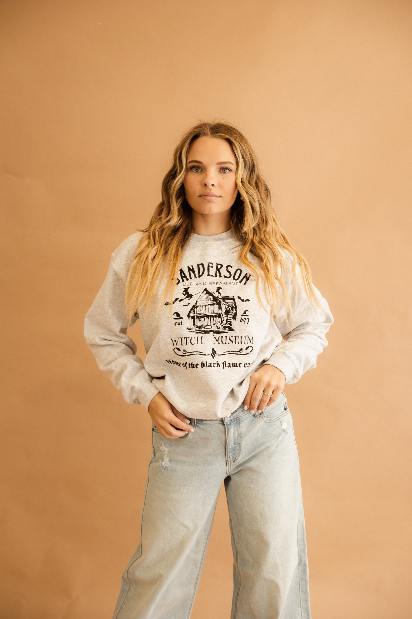 SANDERSON WITCH - CREWNECK