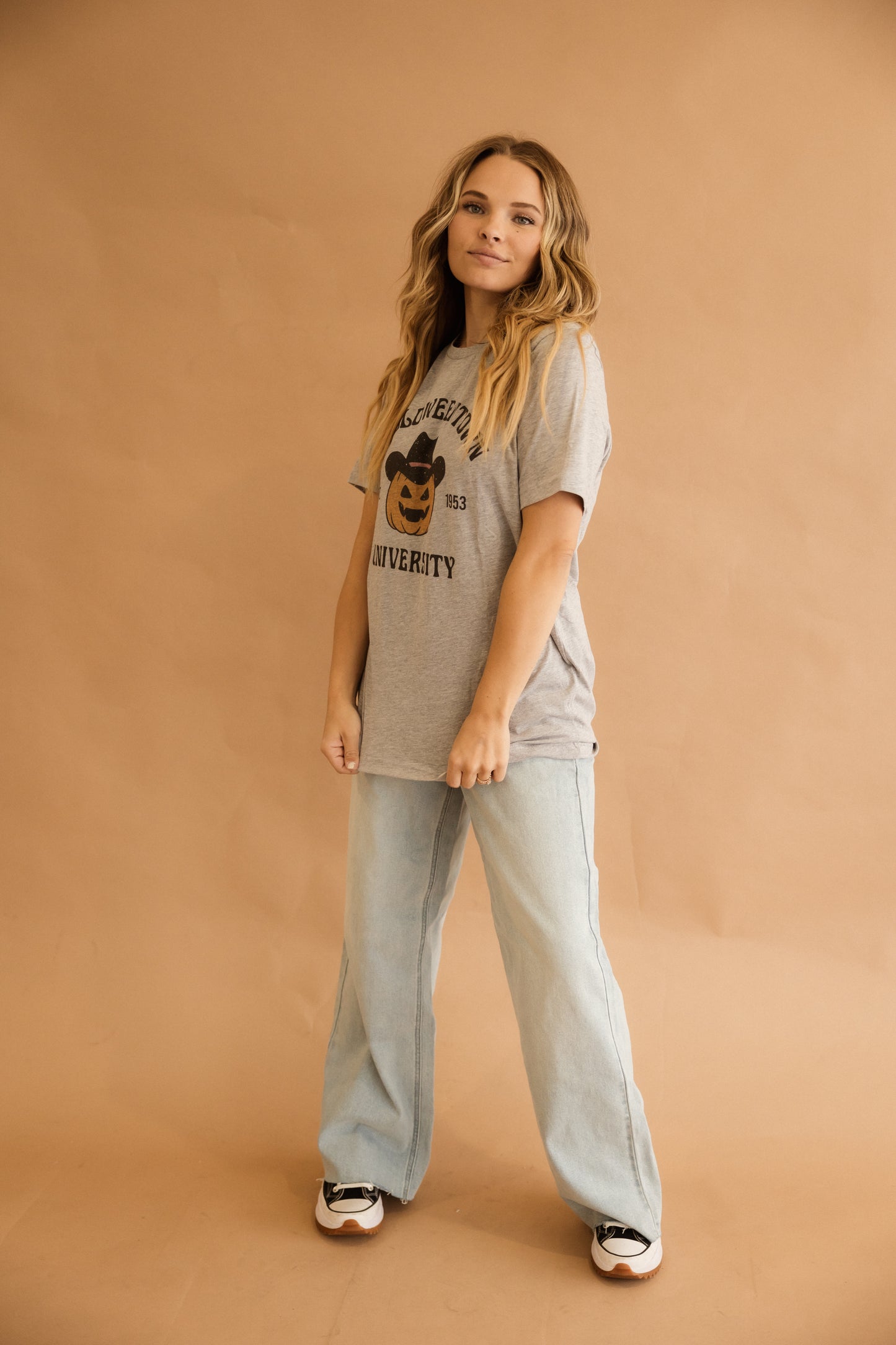 HALLOWEENTOWN UNI TEE - FINAL SALE