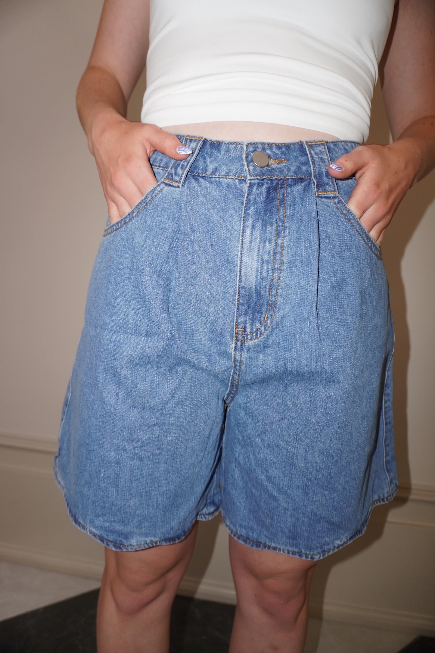 SHORT & SCALLOPED - DENIM SHORTS