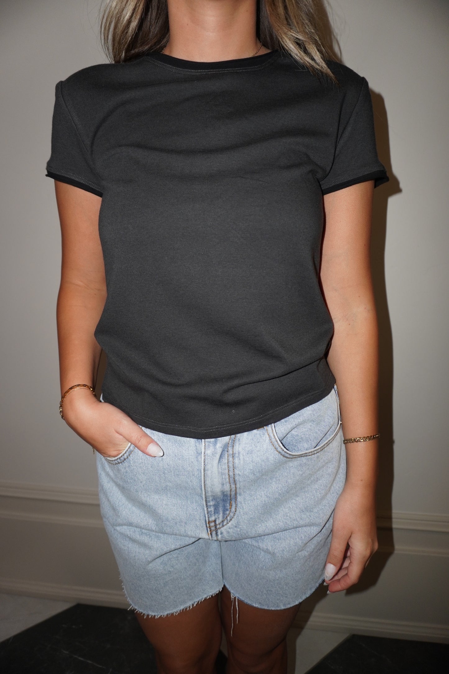 TONE ON TONE - TEE (CHARCOAL)