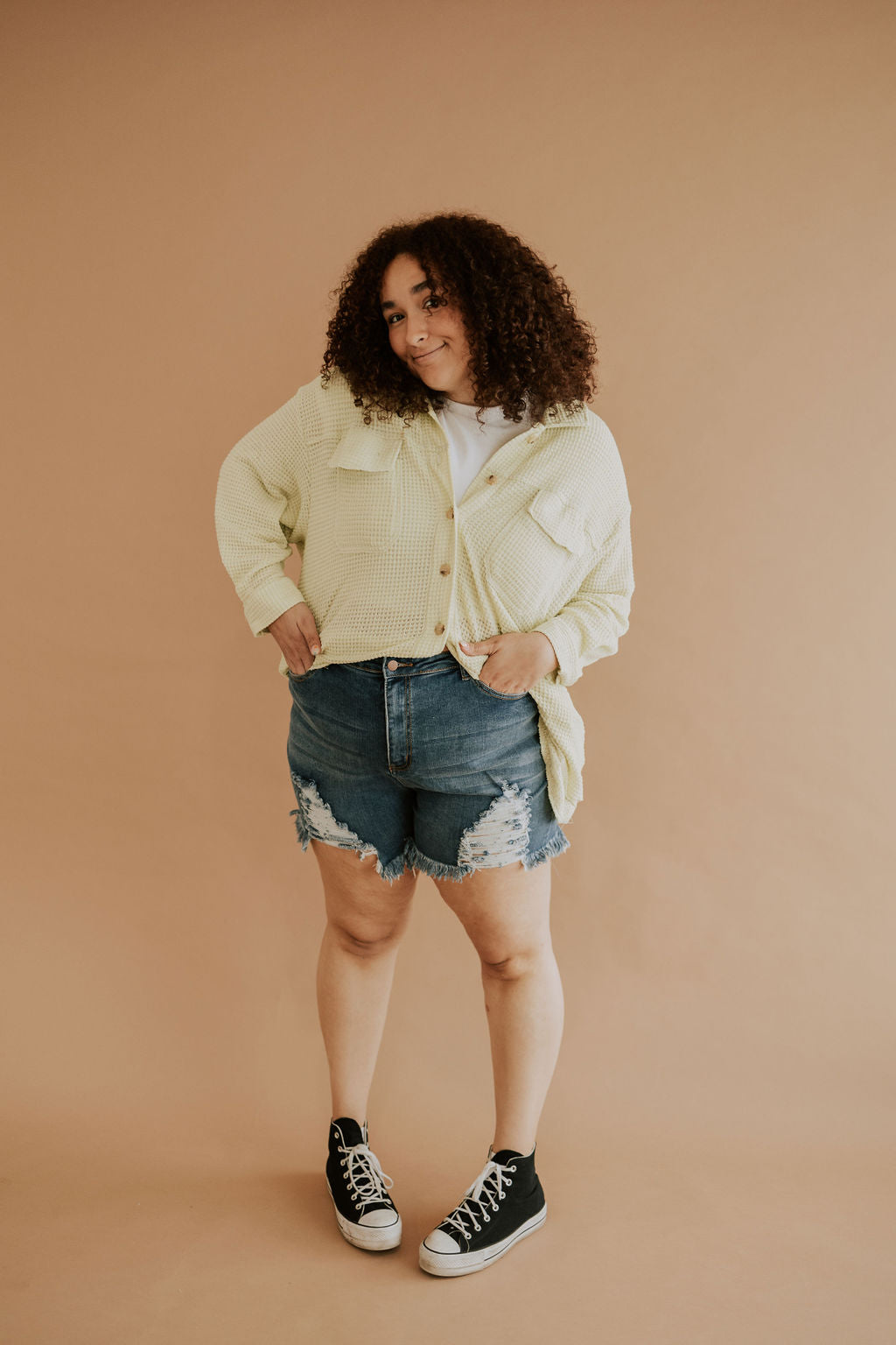 DISTRESSED DENIM - SHORTS